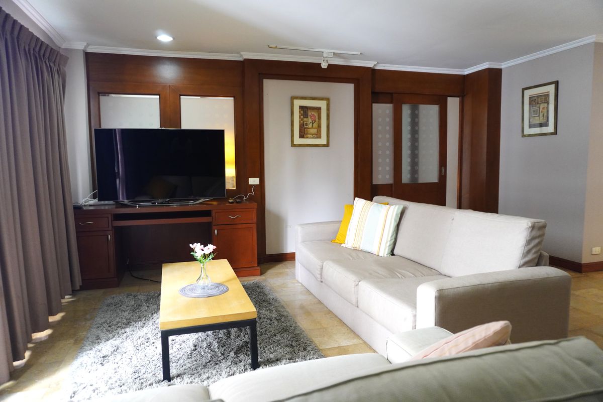 For RentCondoSukhumvit, Asoke, Thonglor : 4 bedroom condo rental, Place, Soi Prasanmit (Sukhumvit 23) - Young Place Condo Sukhumvit 23