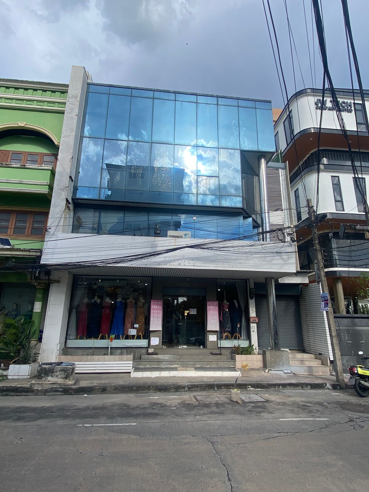 ให้เช่าอาคารพาณิชย์ลาดพร้าว101 แฮปปี้แลนด์ : ให้เช่าอาคาร 4 ชั้น พื้นที่ใช้สอย 1000 ตรม ทำเลดี ติดถนนแฮปปี้แลนด์ ตรงข้ามเดอะมอลล์บางกะปิ เหมาะทำ สำนักงาน showroom คลินิกความงาม กิจการอื่น ใกล้ BTS สถานีThe mall บางกะปิ