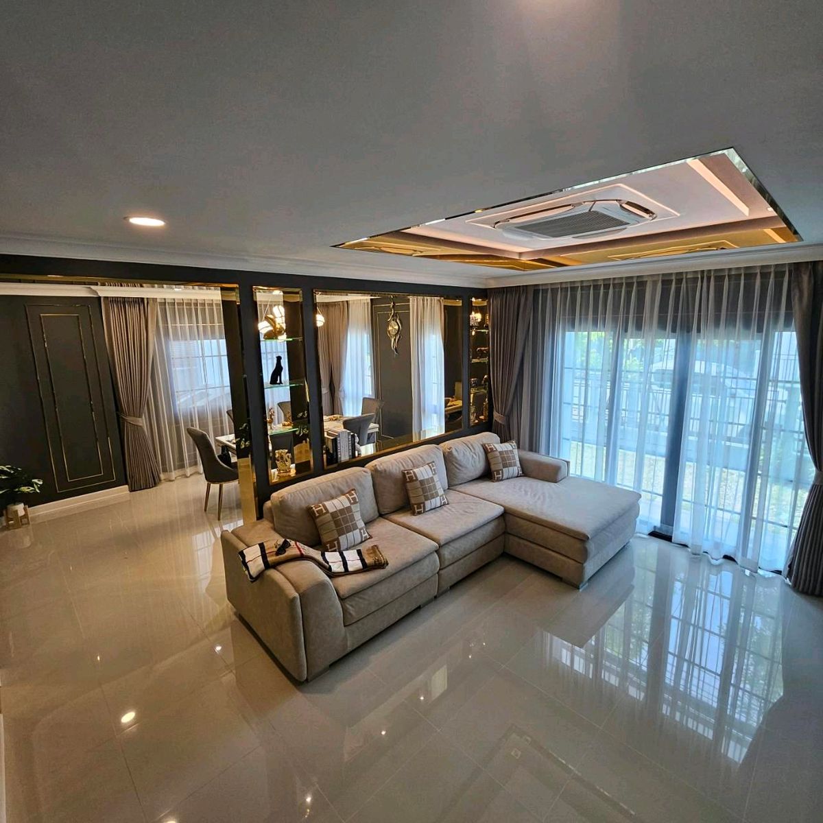 ให้เช่าบ้านบางนา แบริ่ง ลาซาล : 💥ให้เช่า 150,000 บาท Centro Bangna  luxury House  3นาทีถึง Mega Bangna เดินทางสะดวกสุดๆ 💵 ราคาเช่า 150,000 บาท/เดือน ฟรี 🐳WIFI 🎍ดูแลสวน