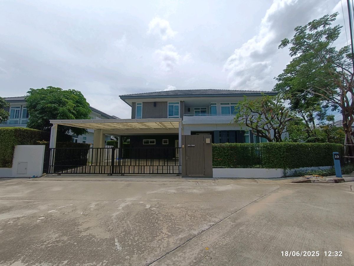 บ้านบางนา แบริ่ง ลาซาล : 4 นอน 5 น้ำ + ห้องแม่บ้าน ใกล้เมกะ เดินทางสะดวก