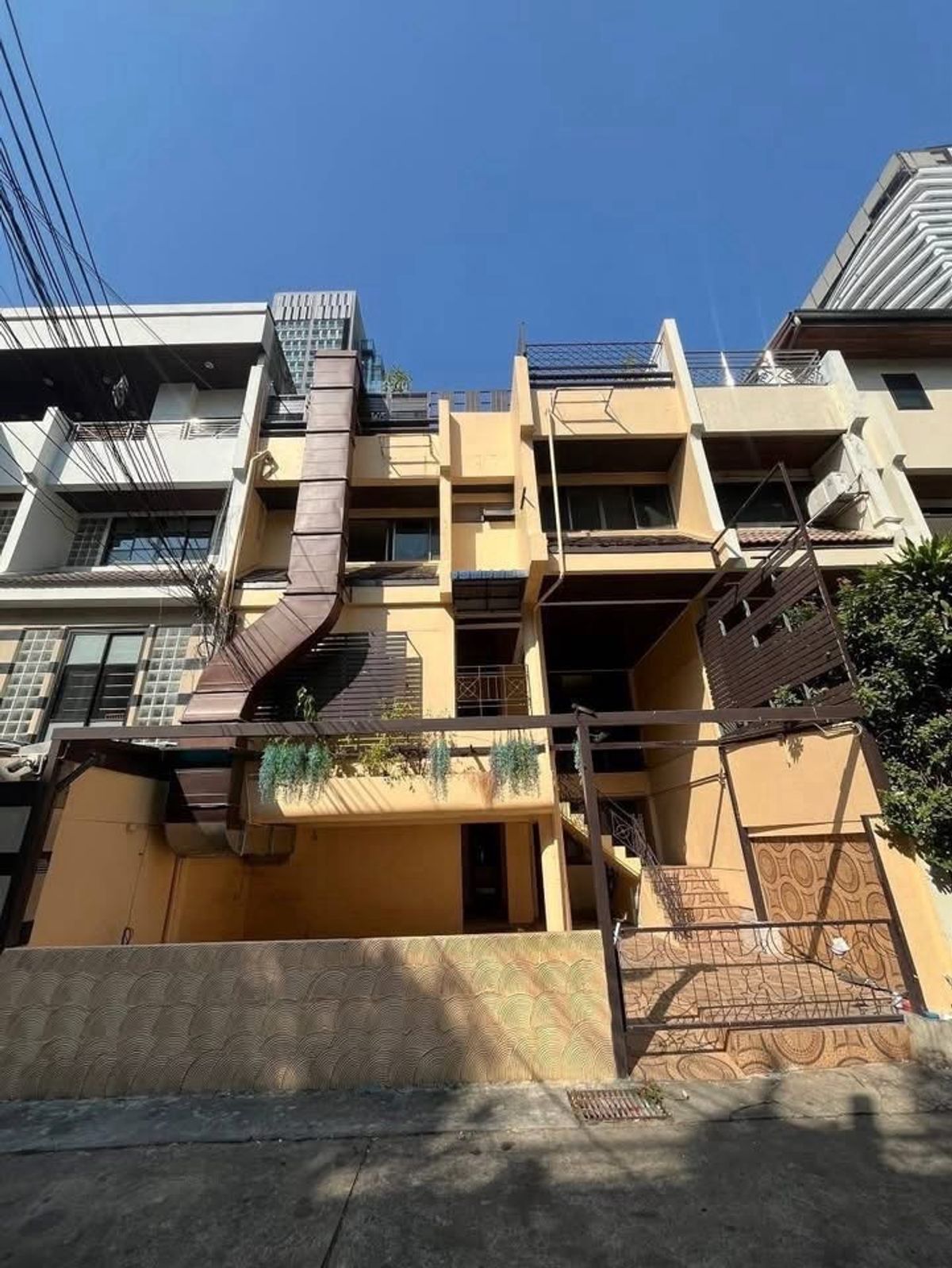 For RentTownhomeNana, North Nana,Sukhumvit13, Soi Nana : 📢👇4 Storey Townhome, suitable for office, shop, restaurant etc❌cannabis cafe ❌❌Pretty Spa❌