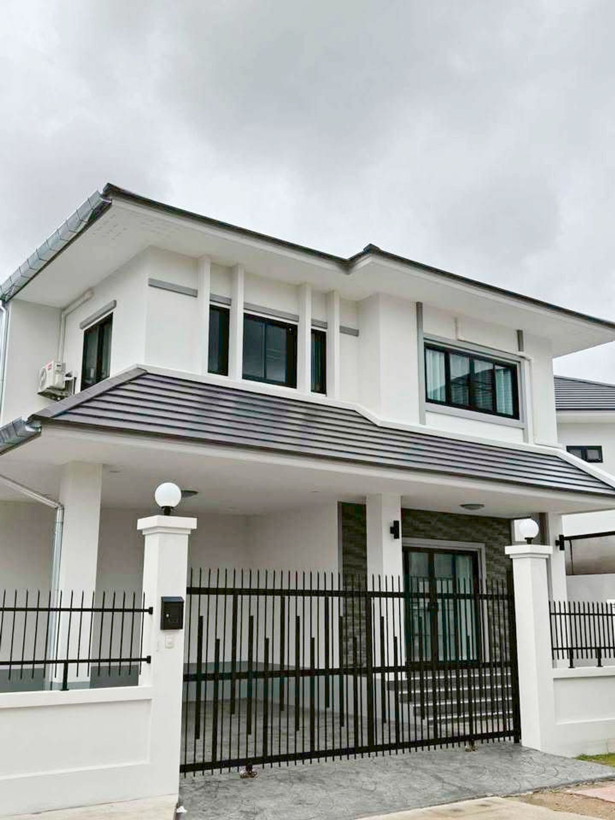 For RentHouseChiang Mai : House in the project Rent 33,000 baht per month, close to 89 Plaza, only 5 minutes. No.15H702