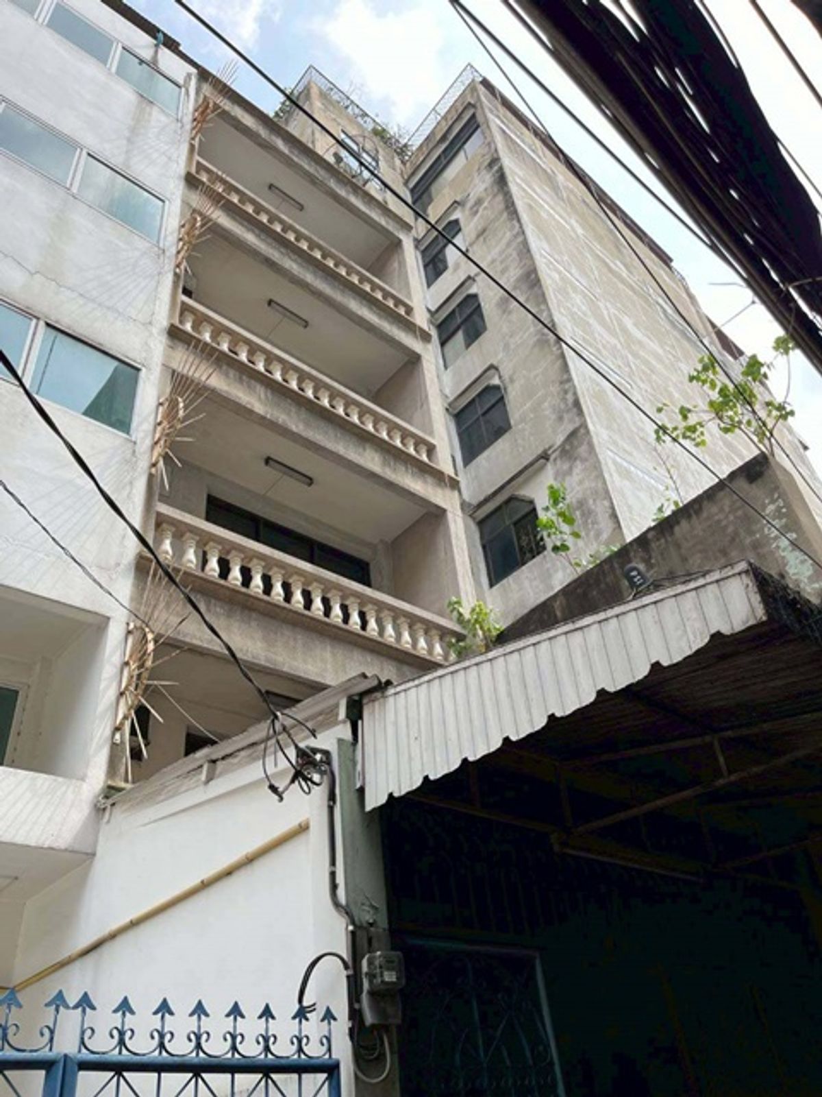 ให้เช่าอาคารพาณิชย์เยาวราช บางลำพู : ย่านสำเพ็ง เยาวราช ทรงวาด MRTวัดมังกรเพียง 499ม. ให้เช่าตึกแถว 4.5 ชั้น Chinatown โกดัง คาเฟ่ หรือโฮสเทล 290 ตร.ม. 22ตร.วา