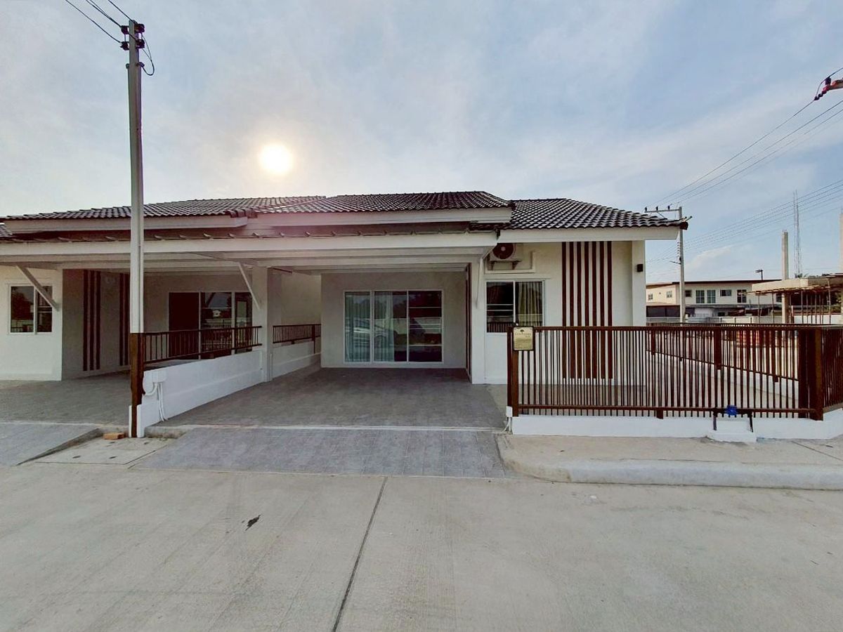 For RentHouseChiang Mai : House for rent 15,000 baht per month. Travel only 10 minutes to home promotion. NO.11H560