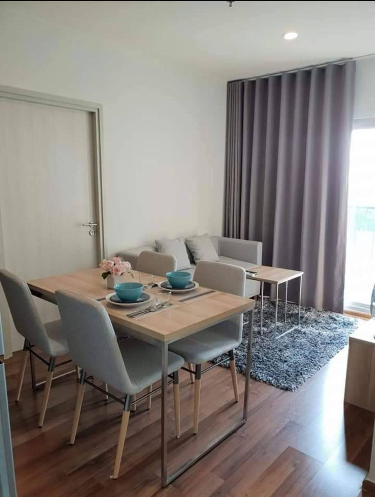 For RentCondoRatchadapisek, Huaikwang, Suttisan : Condo, good location, MRT Ratchada, easy to travel, near the source of Central Department Store ✨ NOBLE Revolve Ratchada 2, only 15,000 baht / month 086-746-8882 (K. cooper)