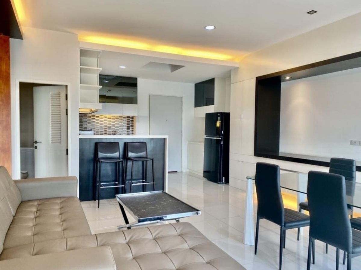 ให้เช่าคอนโดพัฒนาการ ศรีนครินทร์ : ❤️❤️ ขาย / ให้เช่าจร้า The four wings Residence Srinakarin ชั้น 22  ขนาดกว้างมากๆ  70.03​ sqm. 1 bed 2 bath 1 ห้องทำงาน วิวเมือง ชั้น 22 สวยมากๆ ระเบียงกว้าง ห้องครัวใหญ่มากๆ มีเครื่องซักผ้า เเอร์ 2 ตัว พร้อมเข้าอยู่เลยสนใจ line@900cqqhk/tel 0859114585 ❤️