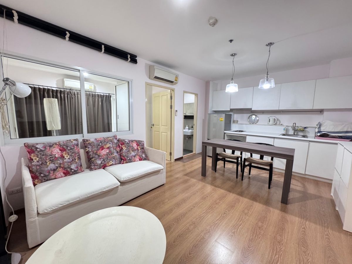 For RentCondoLadprao, Central Ladprao : SYM VIPHA LADPRAO is available for rent. The room is beautiful, no cracks, Foni, complete, can ask for an appointment.