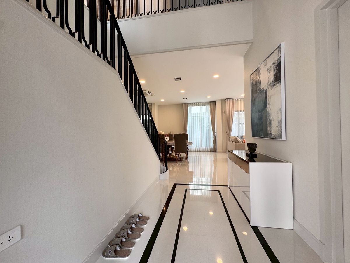 For RentHousePattanakan, Srinakarin : Nantawan new krungthep kreetha for rent 