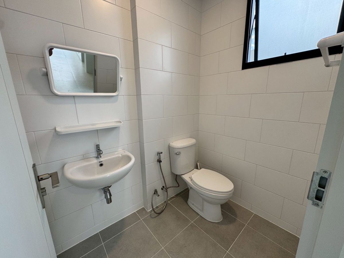 For RentHousePattanakan, Srinakarin : Nantawan new krungthep kreetha for rent 