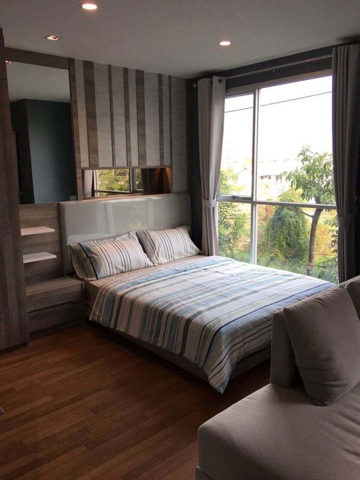 For RentCondoBangna, Bearing, Lasalle : Lumpini Place Bangna, 3 LPN Place Bangna KM.3, 2nd Floor, Size 22, Size 22.5 sq.m., near Central Bangna Thai Nakarin Hospital Near the Buraphawithi Expressway, price 8,000 baht 
 
