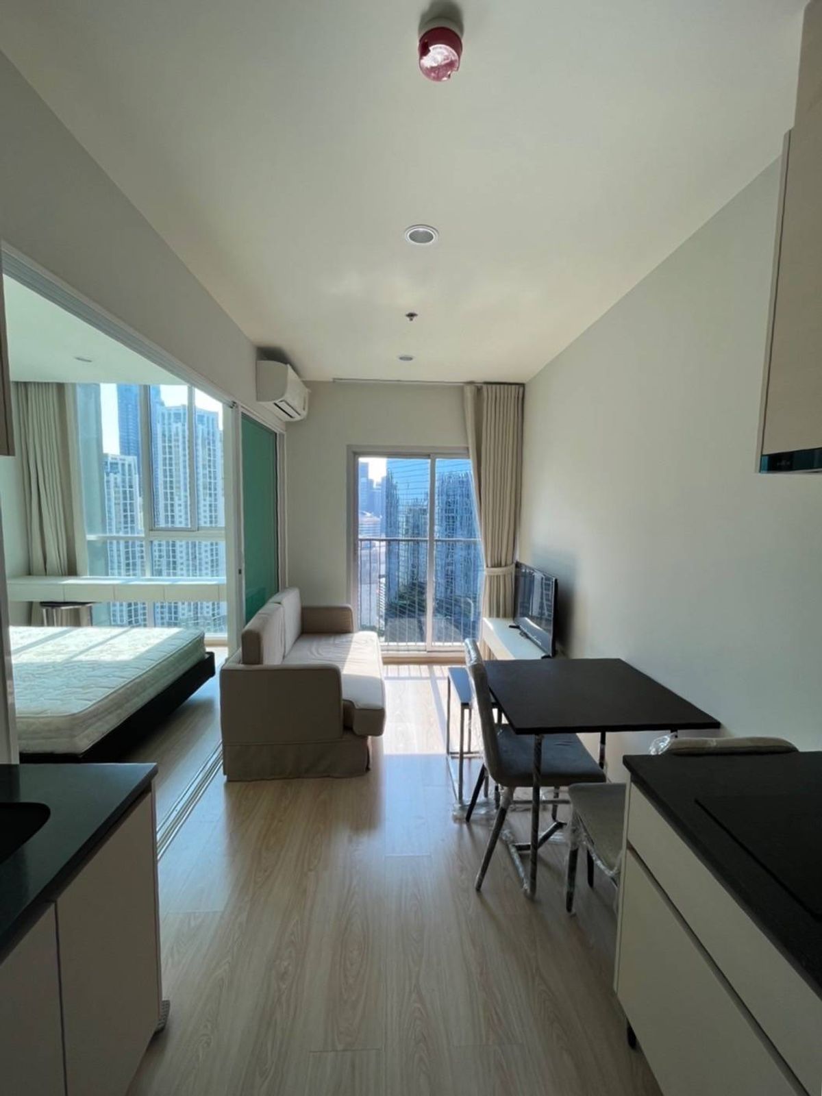 ให้เช่าคอนโดรัชดา ห้วยขวาง : 🏘️🩷ให้เช่า Noble Revolve Ratchada 15K 🩷🏘️