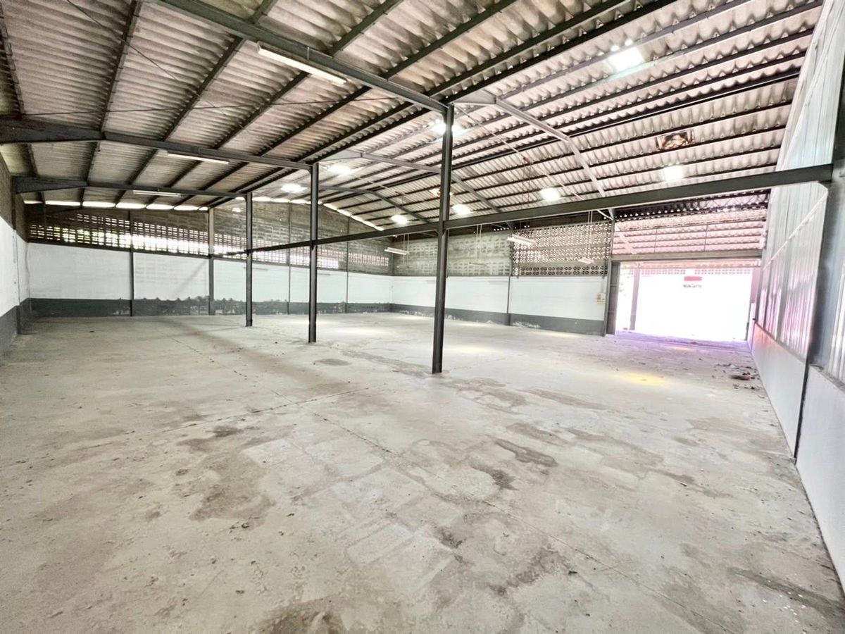 For RentWarehouseSamut Prakan,Samrong : Rent a warehouse near Robinson, Samut Prakan, size 700 sq.m.