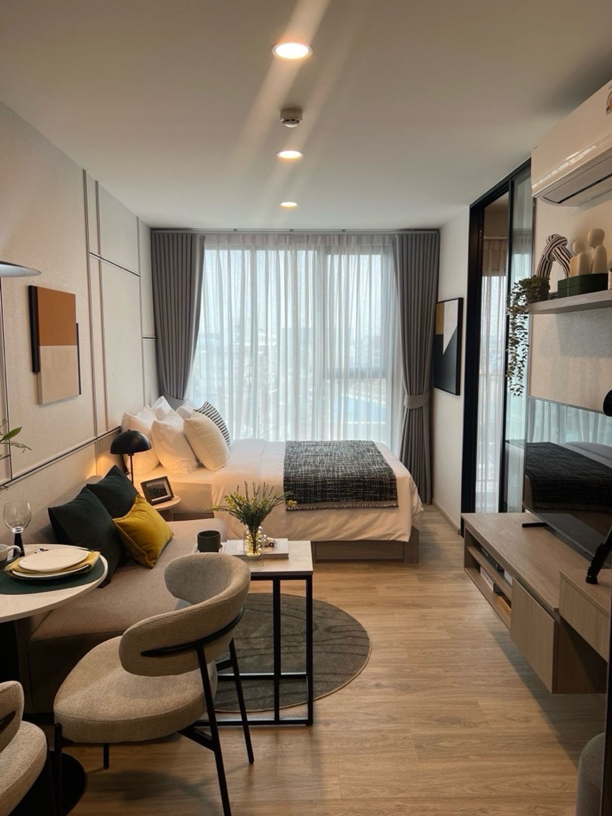 For SaleCondoVipawadee, Don Mueang, Lak Si : Installment 6,900 Down 0 baht next to BTS in the middle 5 stars. Call 0946503223.