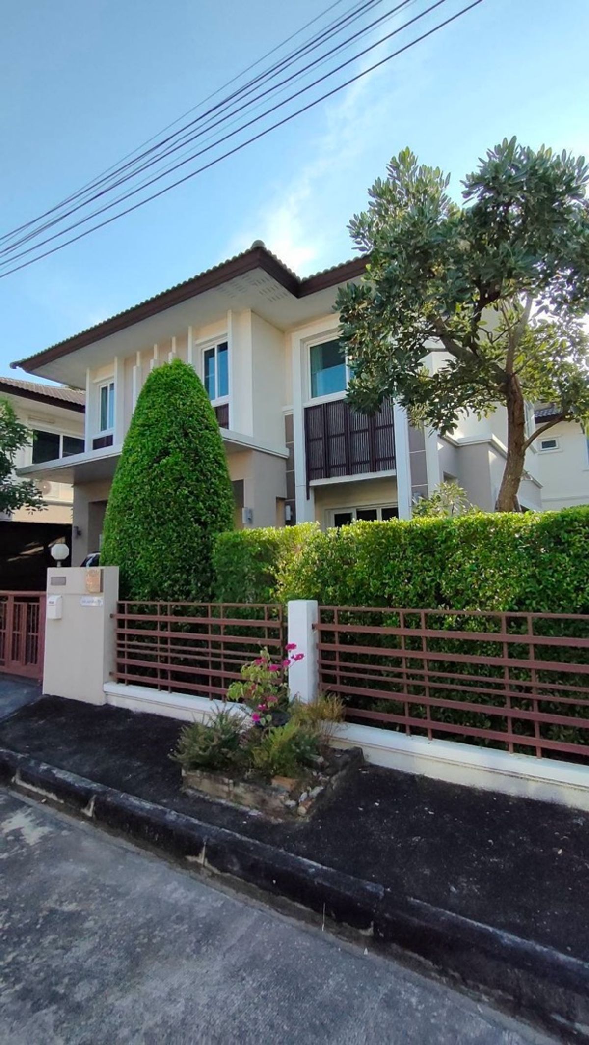 ขายบ้านเชียงใหม่ : ขายด่วนบ้าน เดี่ยวพร้อมอยู่ 54 ตร.วา
3 ห้องนอน 3 ห้องน้ำ 3.98 ลบ. จาก4.9 ลบ