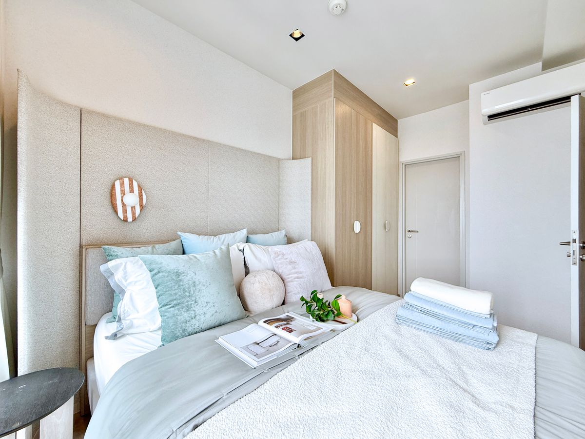 For SaleCondoWongwianyai, Charoennakor : ✨Condo next to BTS Wongwianyai✨ Reference Sathorn - Wongwianyai (Best deal directly from the project)