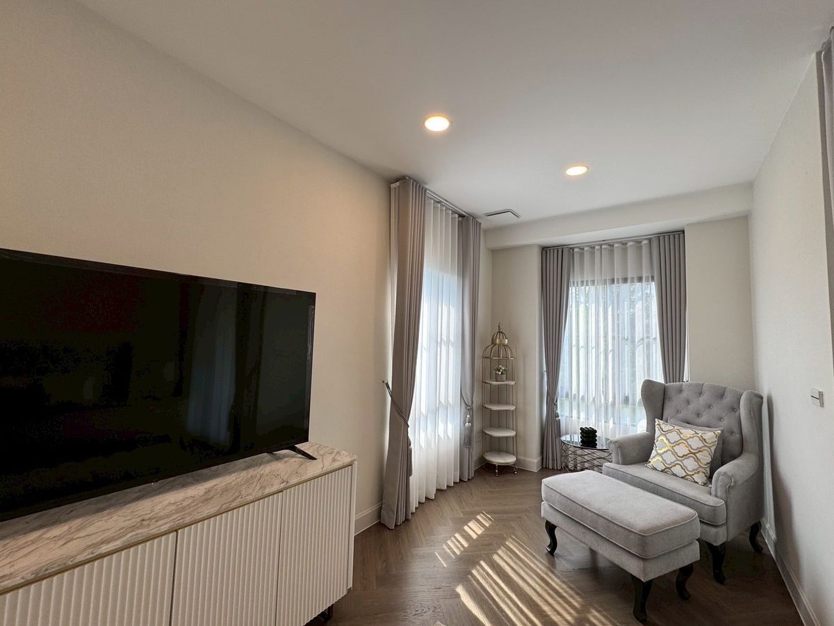 For RentHousePattanakan, Srinakarin : Nantawan new krungthep kreetha for rent 