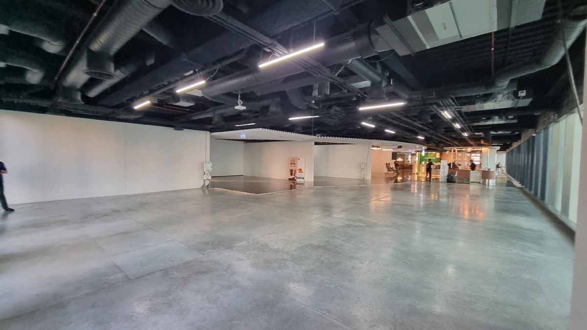 ให้เช่าร้านค้า/ตลาดนัดนานา : ให้เช่าพื้นที่ สำหรับขายของครับทุกธุรกิจที่ถูกกฎหมายเช่น สปา ทำเล็บ เสริมสวย ขายอาหาร 100 ตร.ม.