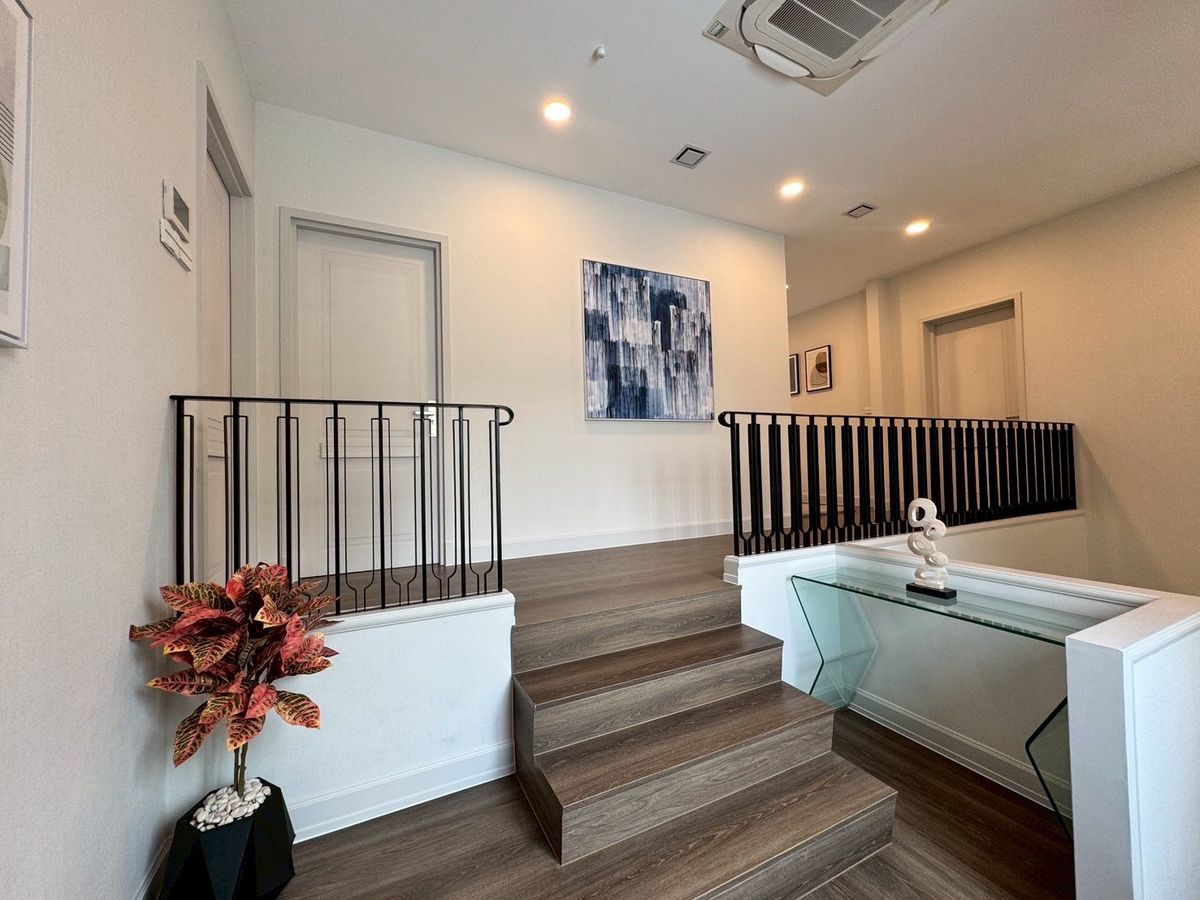 For RentHousePattanakan, Srinakarin : Nantawan new krungthep kreetha for rent 