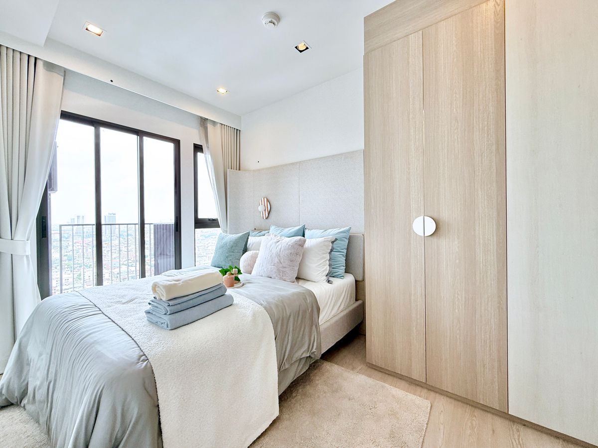 For SaleCondoWongwianyai, Charoennakor : ✨Condo next to BTS Wongwianyai✨ Reference Sathorn - Wongwianyai (Best deal directly from the project)