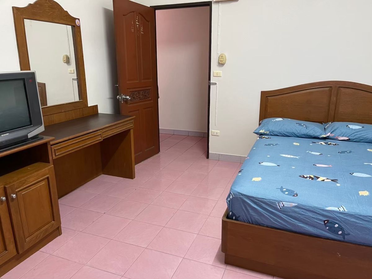 For SaleHotel&Apartment BusinessPattaya, Bangsaen, Chonburi : 𝟒-𝐬𝐭𝐨𝐫𝐞𝐲 𝐚𝐩𝐚𝐫𝐭𝐦𝐞𝐧𝐭 𝐥𝐨𝐜𝐚𝐭𝐞𝐝 𝐢𝐧 𝐭𝐡𝐞 𝐡𝐞𝐚𝐫𝐭 𝐨𝐟 𝐏𝐚𝐭𝐭𝐚𝐲𝐚