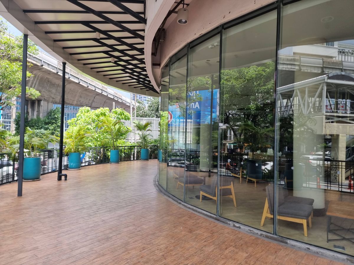For RentRetail SpaceOnnut, Udomsuk : Rent a store, Retail Prime Location, Sukhumvit 69, only 140 m from BTS Phra Khanong. Just 3 minutes walk!