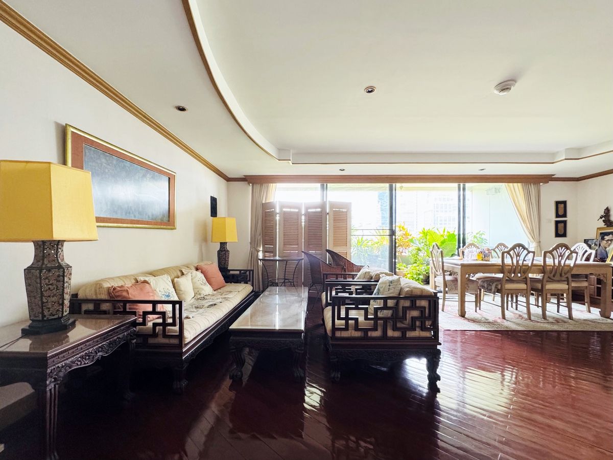 ขายคอนโดวิทยุ ชิดลม หลังสวน : Somkid Gardens, 2 ห้องนอน พร้อมห้องแม่บ้าน พื้นที่กว้าง