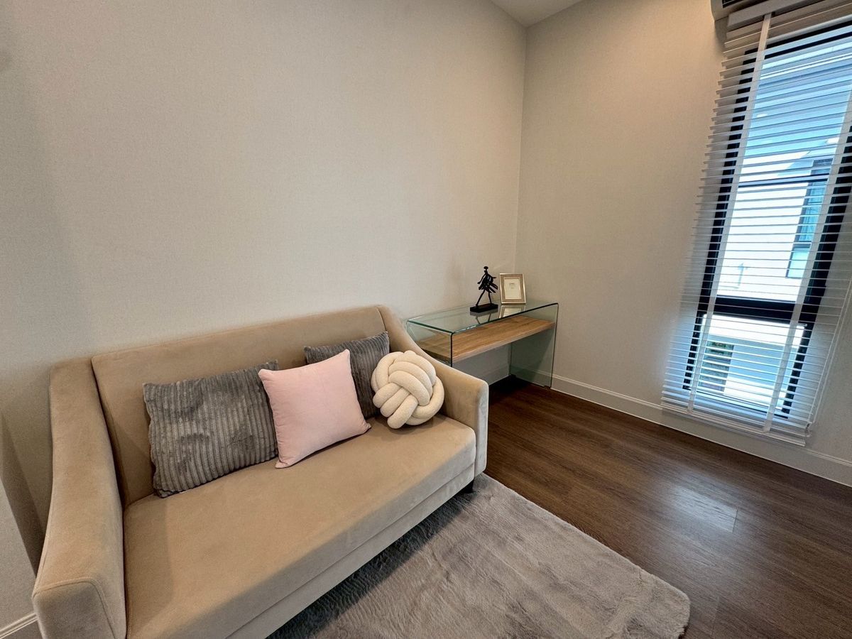 For RentHousePattanakan, Srinakarin : Nantawan new krungthep kreetha for rent 