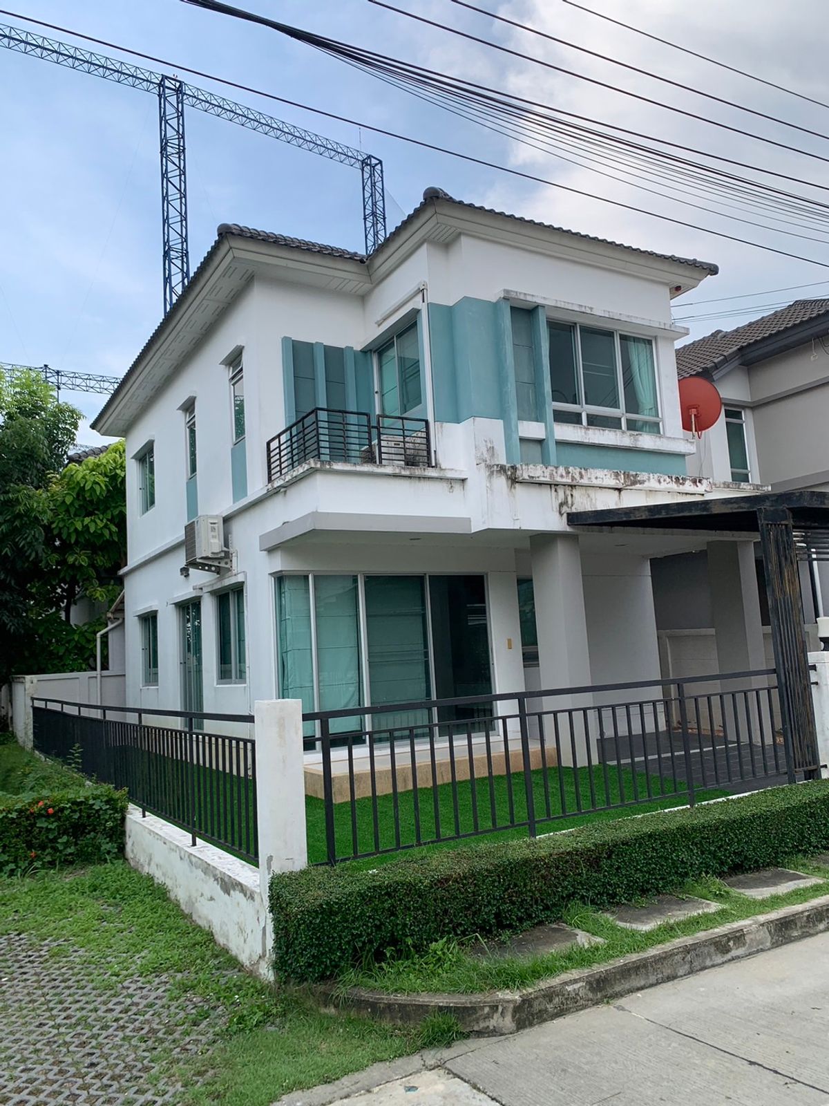 ขายบ้านนวมินทร์ รามอินทรา : ขาย!!! บ้านหลังหัวมุม บนที่ดิน 35.6 ตร.ว. สภาพใหม่ พร้อมเข้าอยู่ได้เลย เจ้าของดูแลบ้านอย่างดี