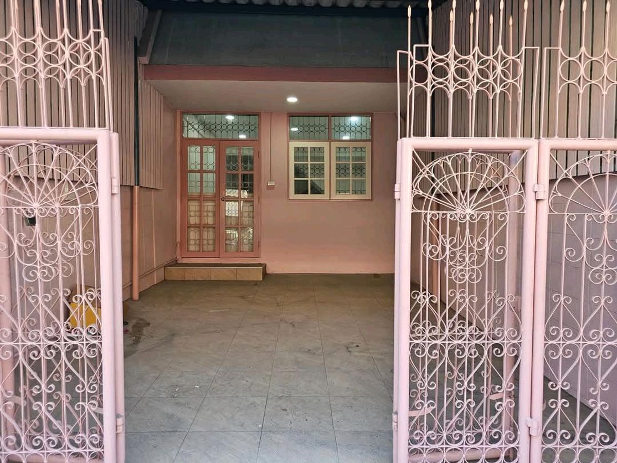 For RentTownhomePattanakan, Srinakarin : 🎉 Rent a 3 -story townhouse, 4 bathrooms, 2 bathrooms