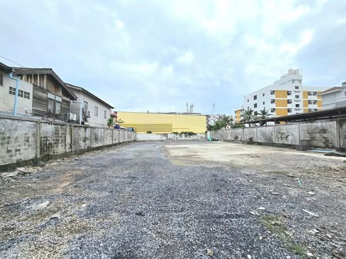 For RentLandPattanakan, Srinakarin : HR2461 Land Rental, Size 200 Sq. Soi Srinakarin 42, near Seacon Square Golden location In the heart of Supapong community