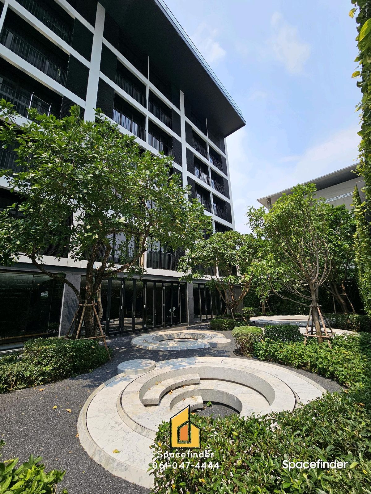 ให้เช่าคอนโดอารีย์ อนุสาวรีย์ : ใหม่ 2 ห้องนอนให้เช่า 100 เมตร ไปยังสถานี Ari BTS โทร SpaceFinder 061-047-4444