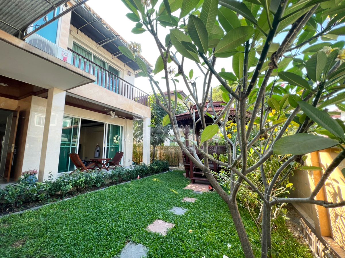 ให้เช่าบ้านพัฒนาการ ศรีนครินทร์ : Pet friendly house for rent at Villa Arcadia Srinakarin