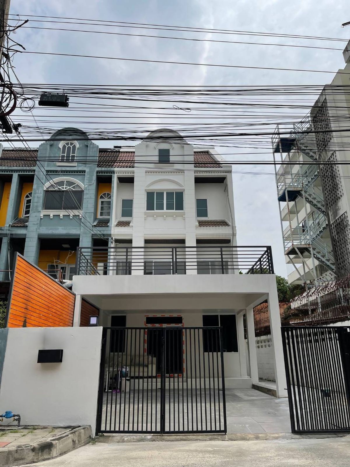 โฮมออฟฟิศลาดพร้าว เซ็นทรัลลาดพร้าว : ให้เช่า โฮมออฟฟิศ 4 ชั้น ลาดพร้าว 91