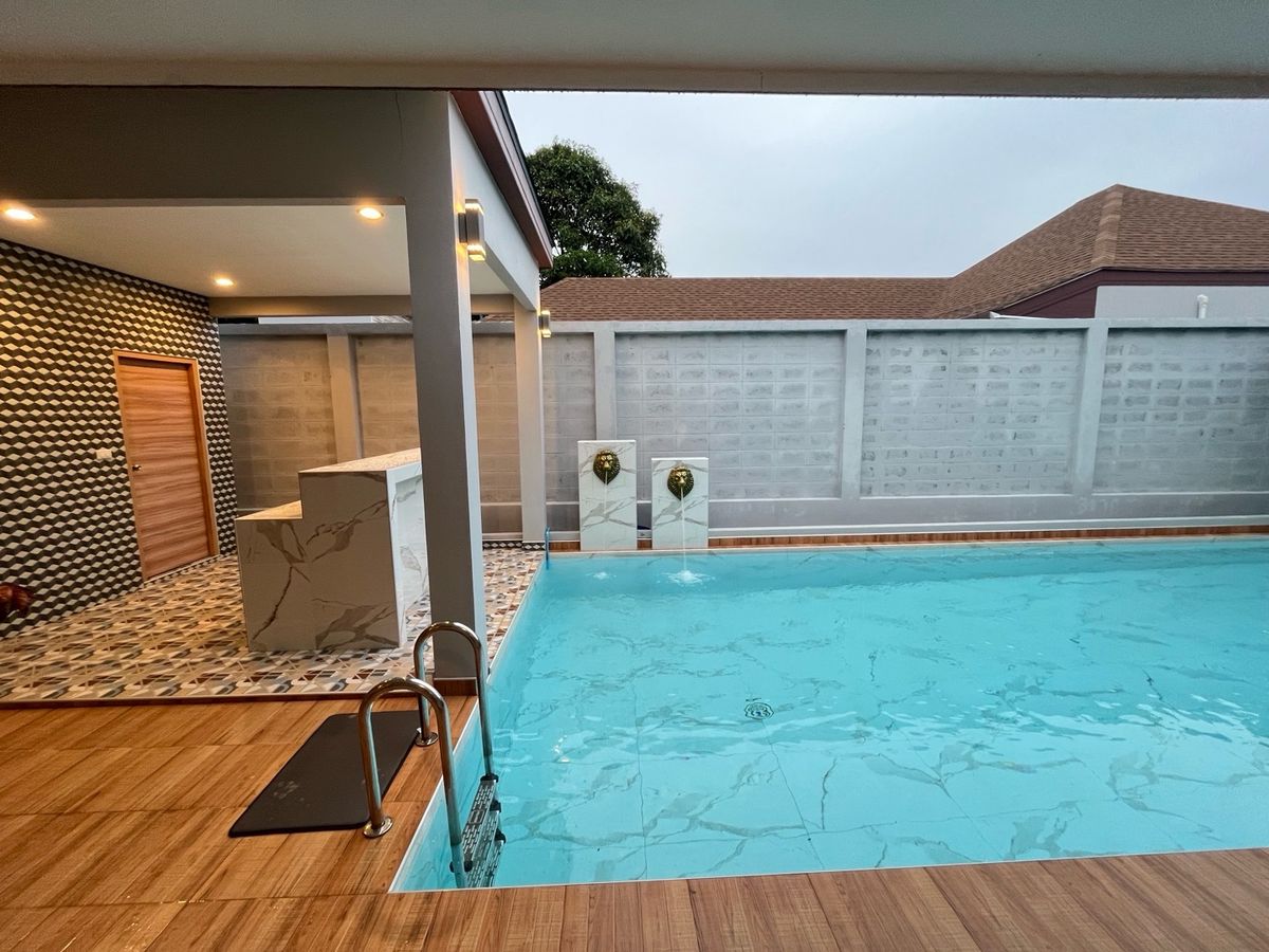 For RentPhuket : Luxury 5 Bedrooms Pool Villa for rent and sale available now 