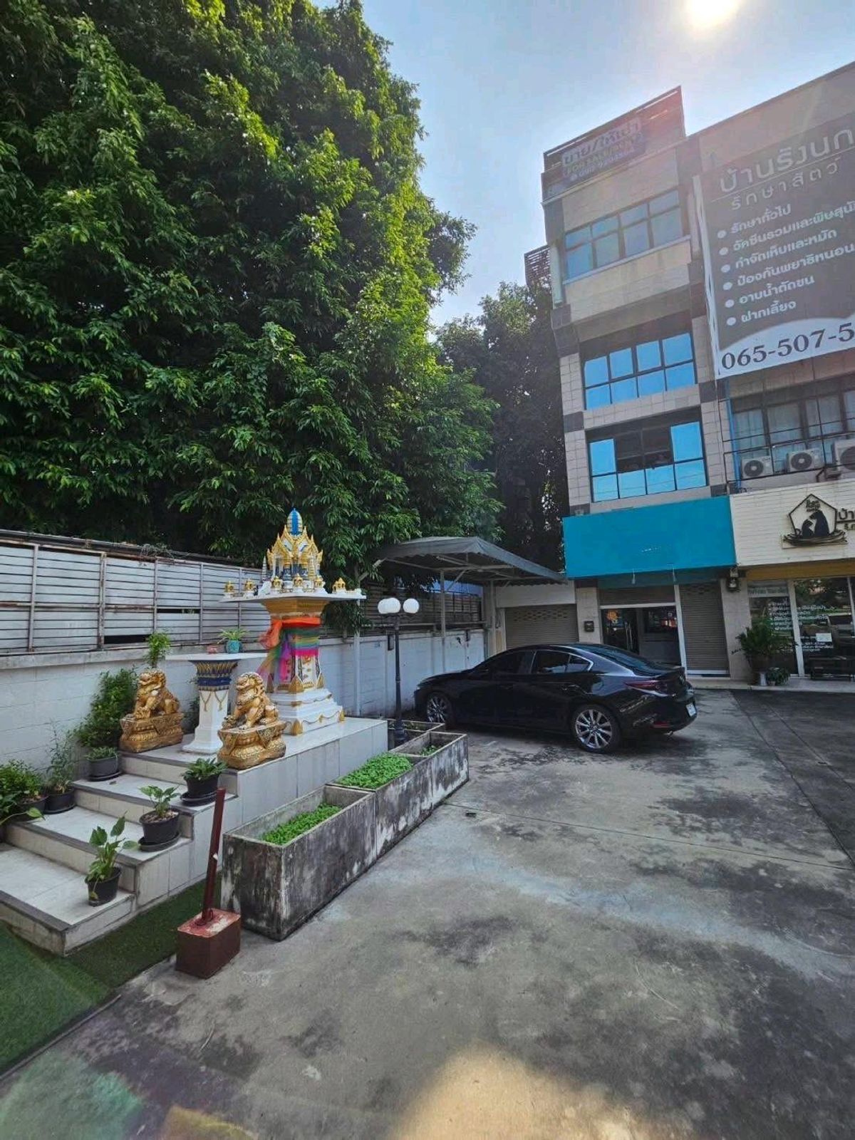ให้เช่าอาคารพาณิชย์บางซื่อ วงศ์สว่าง เตาปูน : ให้เช่าตึกแถวแยกวงสว่าง 6ชั้น ทำออฟฟิต จดทะเบียนได้ ราคา 40,000 บาท มีแอร์ ครบ เหมาะสำหรับทำธุรกิจหรืออฟฟิต 
