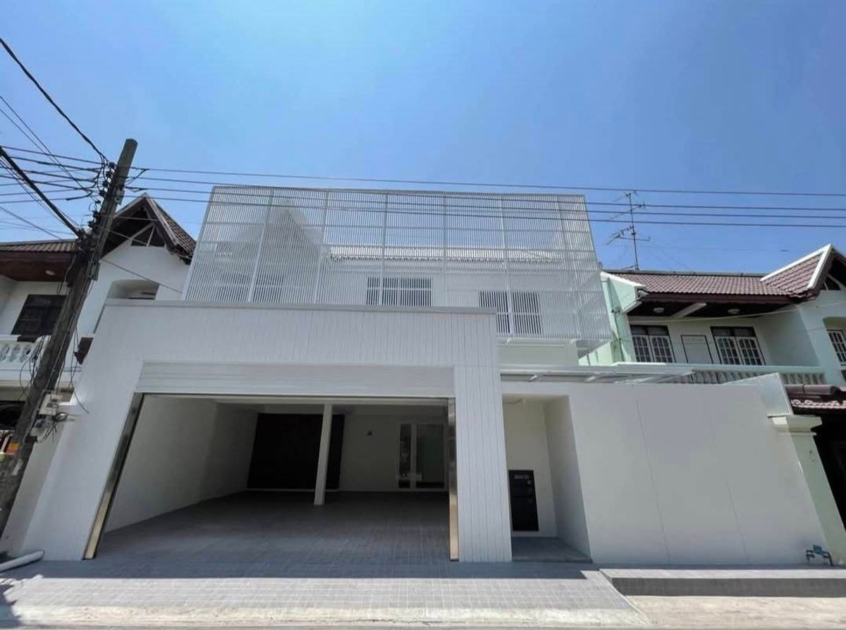 ให้เช่าบ้านรัชดา ห้วยขวาง :  For rent 2-storey twin house Fully furnished, newly renovated ห้วยขวาง รัชดา
