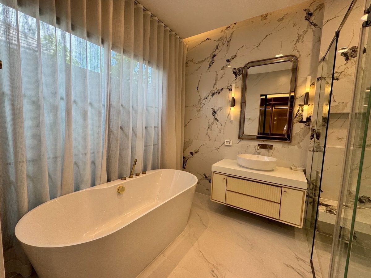 For RentHousePattanakan, Srinakarin : Nantawan new krungthep kreetha for rent 