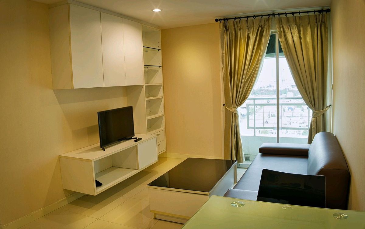 ขายคอนโดรามคำแหง หัวหมาก : For urgently sell room type 2 bedroom inspire place ,renovated , please call 0928242499