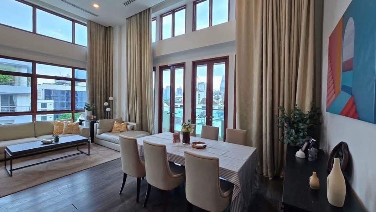 For RentCondoWitthayu, Chidlom, Langsuan, Ploenchit : Condo for rent, The Crescent, Ruamrudee (BTS Ploenchit), the most beautiful decorated room. Luxury is interested.