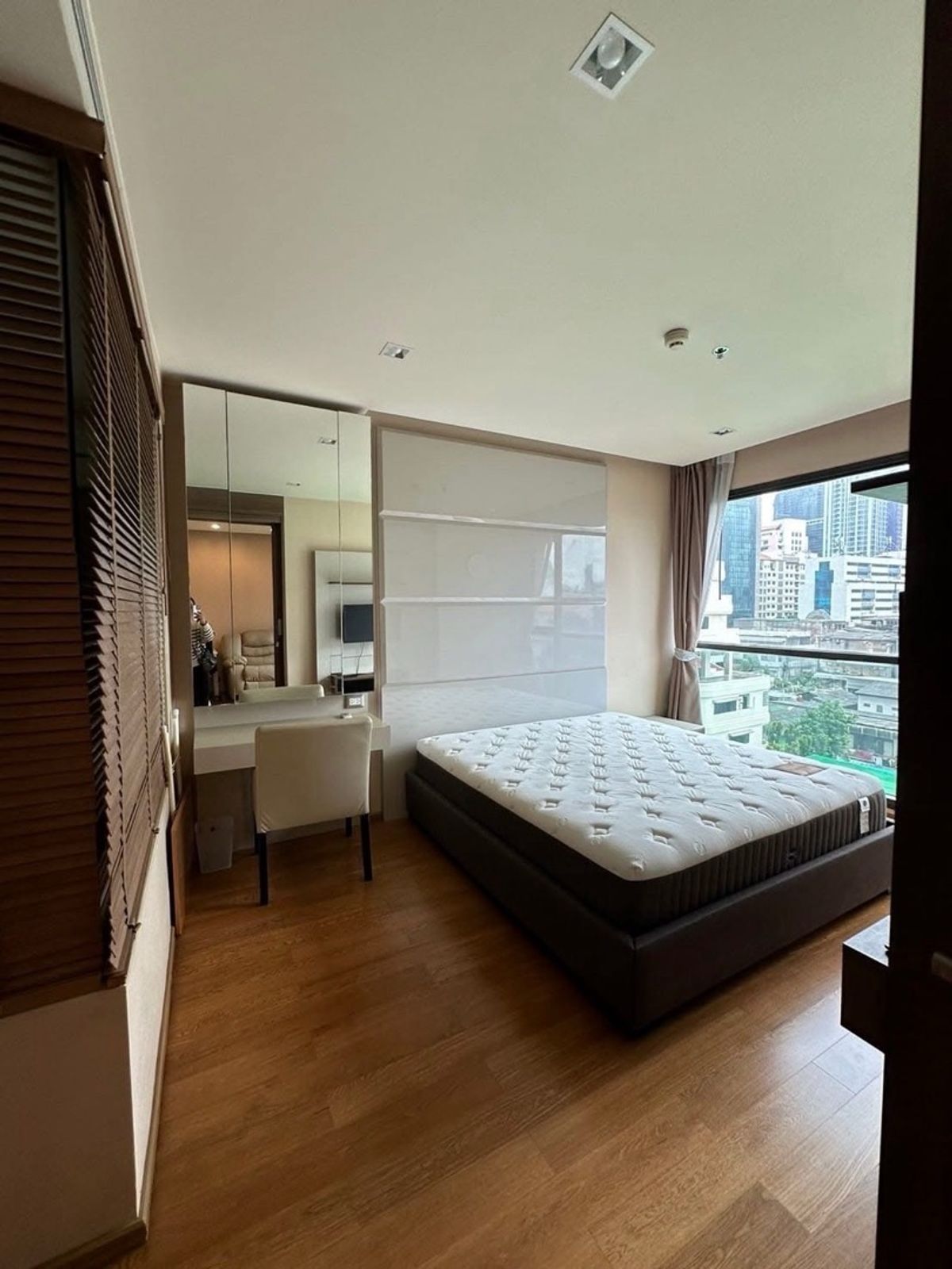 ให้เช่าคอนโดสาทร นราธิวาส : ให้เช่า The Address Sathorn🛋️🏙️ ใจกลางเมือง เฟอร์ครบ พร้อมอยู่ Line OA : @ladysai