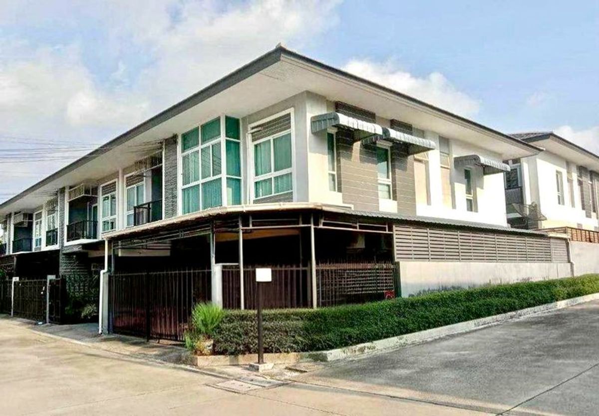ขายทาวน์โฮมศรีราชา แหลมฉบัง บ้านบึง : ขายด่วน! (พร้อมรับค่าเช่า) ทาวน์โฮม ตำแหน่งมุม มบ.ไฟน์เนส ทาวน์ ศรีราชา
