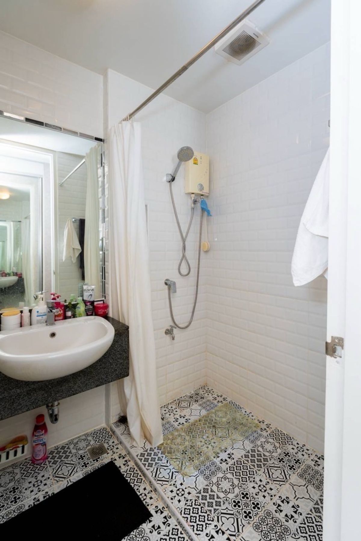 For RentCondoBangna, Bearing, Lasalle : Rent The Parkland Srinakarin Lakeside (The Parkland Srinakarin Lake Side)  🛏️ 1 bedroom 🛁 1 bathroom 🛋️ 1 living room size 36 sqm. Building 2, 17 🌅 City view ✨ Price 9,800 baht ✨  