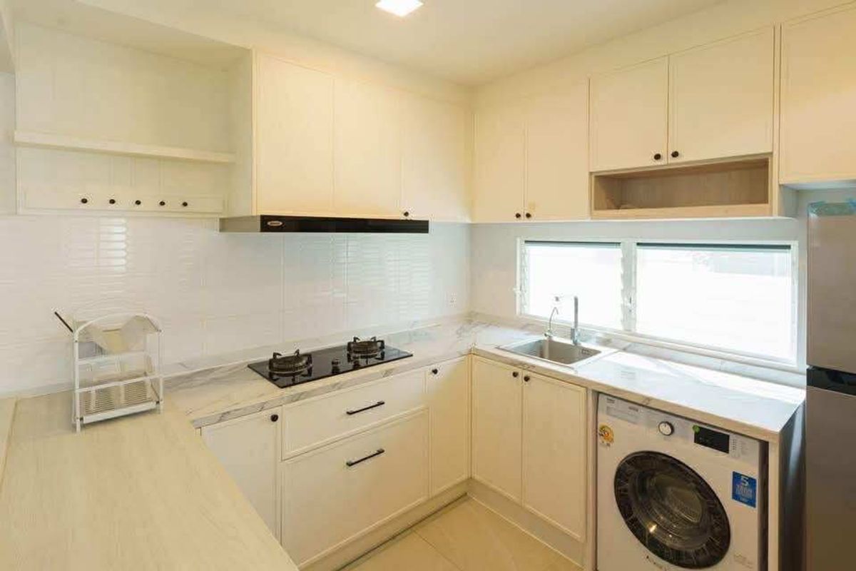 For RentHouseBangna, Bearing, Lasalle : Home And complete electrical appliances Chaiyapruek Project, Bang Na Km. 15 (L&MP; H), good location, near Mermaka, only 5 minutes.