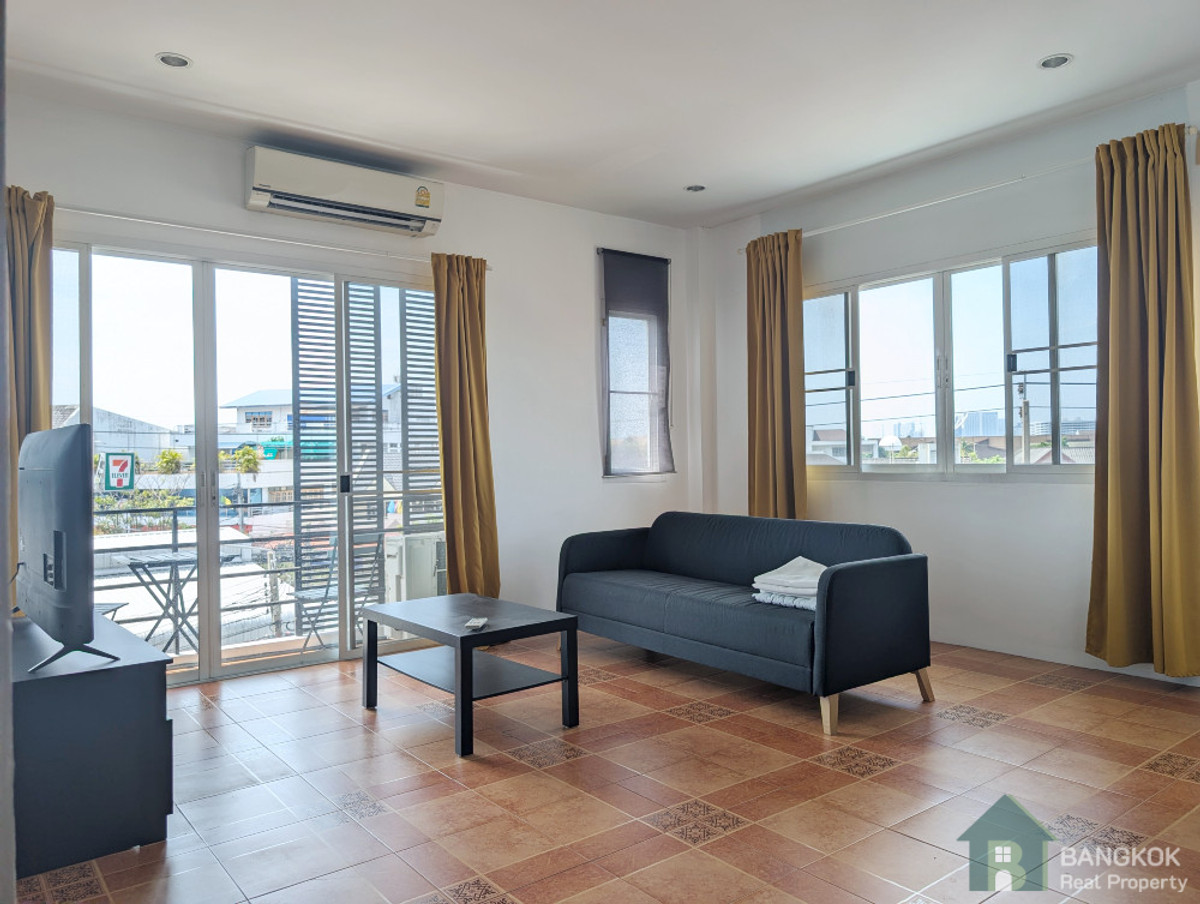 For RentSeri Thai, Ramkhamhaeng Nida : Sammakorn Village | Spacious Modern 2 Bed 2 Bath Apartment