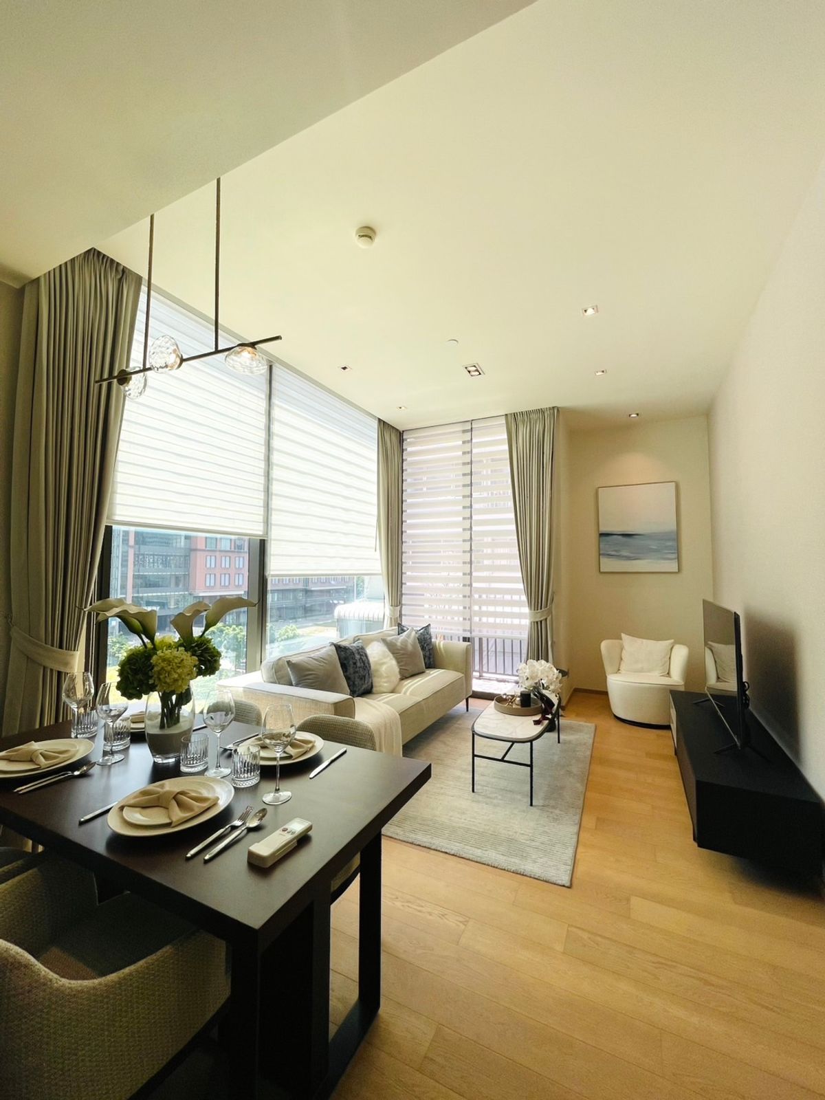 ให้เช่าคอนโดวิทยุ ชิดลม หลังสวน : Luxury 2-Bedroom Condo | 28 Chidlom | Hot Rental | Move-in Ready 
