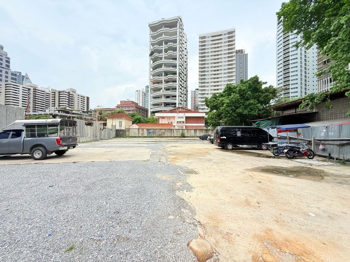 For RentRetail SpaceSukhumvit, Asoke, Thonglor : NH84 -Land Rental 1 Rai 2 jobs in Sukhumvit