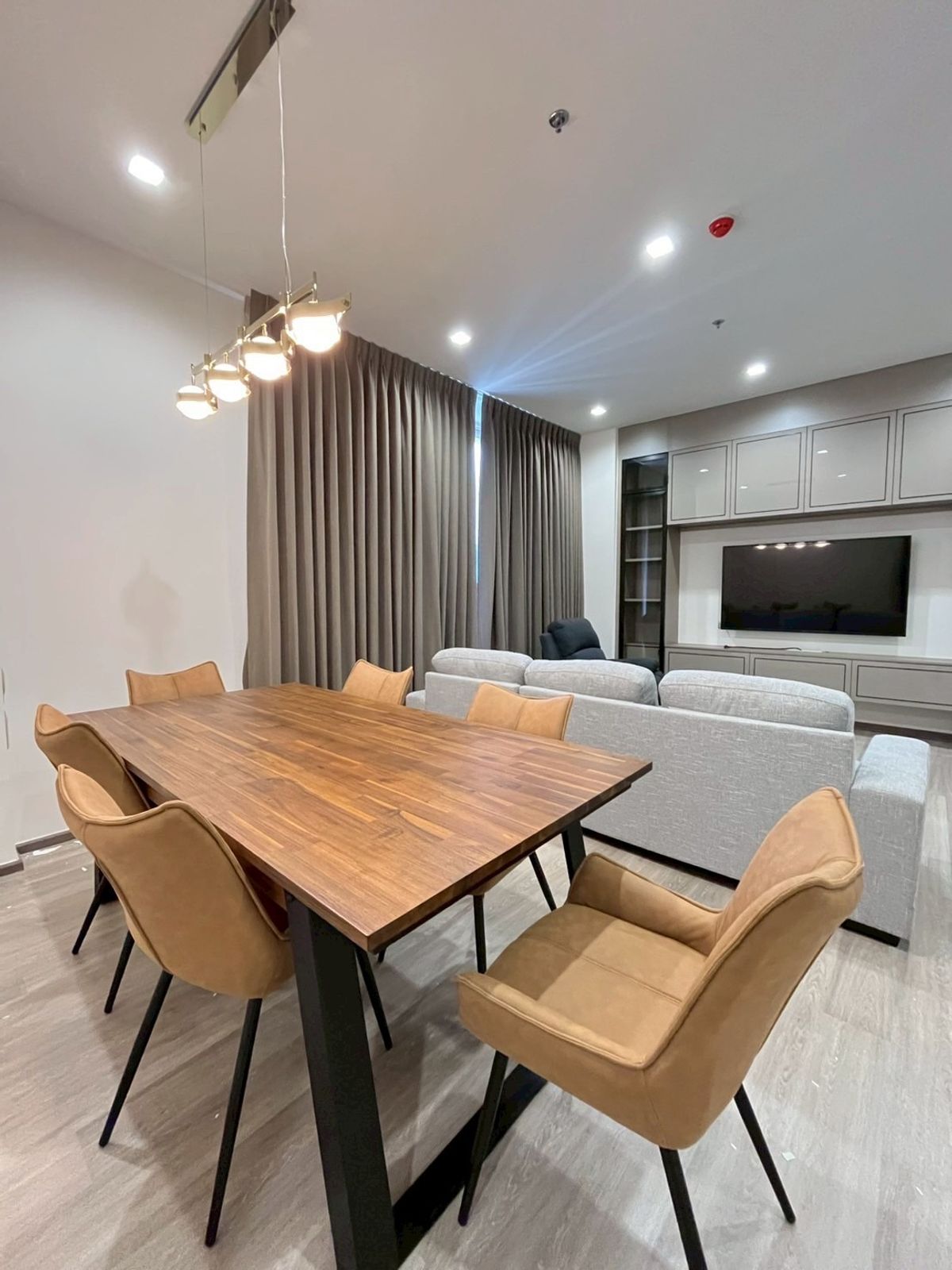 ให้เช่าคอนโดสาทร นราธิวาส : 🔥For Rent✨ RHYTHM Charoenkrung Pavillion 3 Bedroom 3 Bathroom 1 Maidroom Rental price 120,000/month🔥🔥 ✨Ready to move in✨