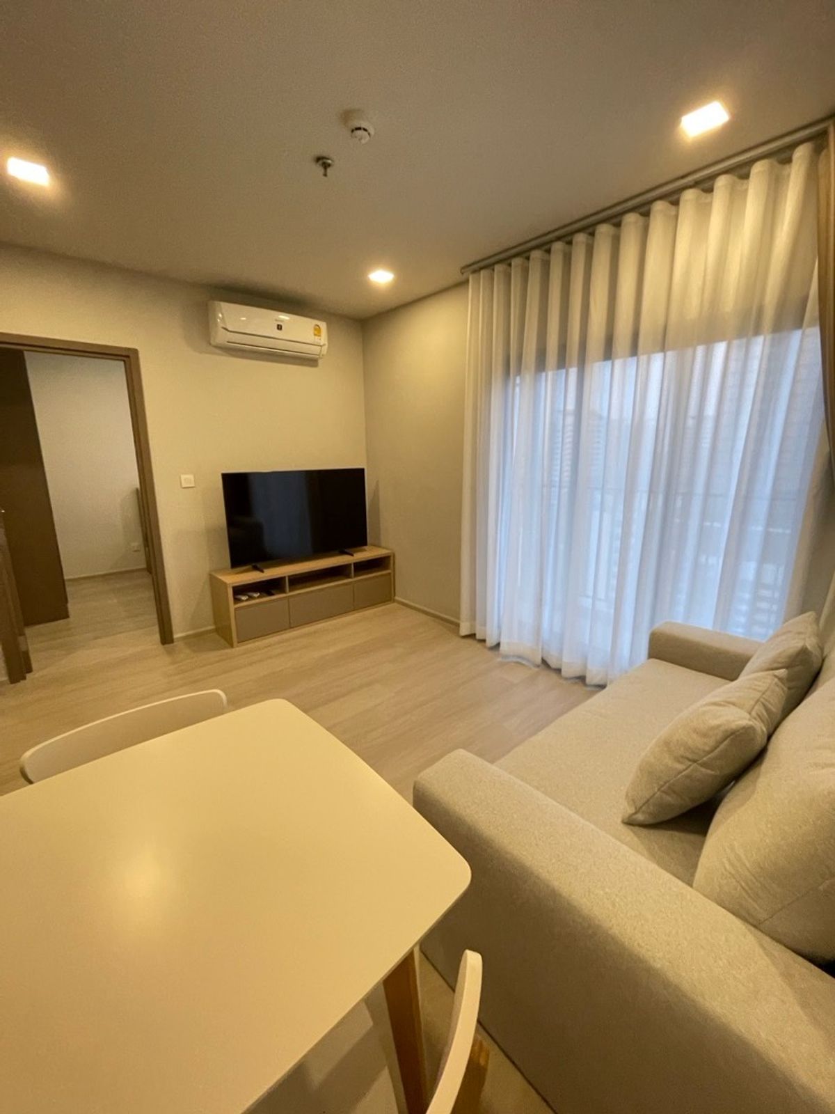For RentCondoLadprao, Central Ladprao : Condo for rent Life Ladprao, new room, 1 bedroom, 1 bathroom, with 24,000 baht per month.