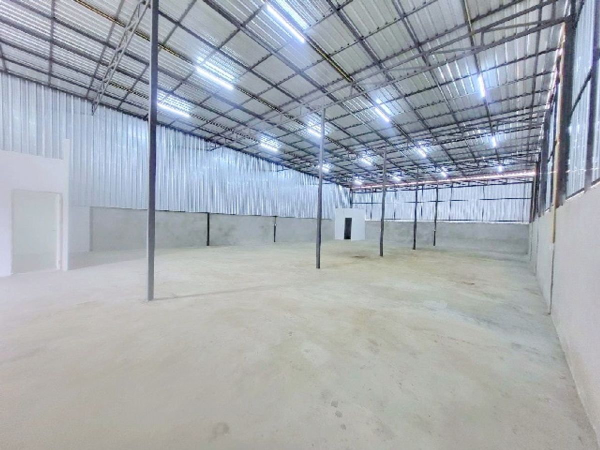 For RentFactoryMahachai Samut Sakhon : Vasana Market, Bang Nam Fresh, 1.3 km. For rent, FDA and Ror. 4, Warehouse 104 sq.w. 350 sq.m., Khae Rai Market, Plaza 650 m.