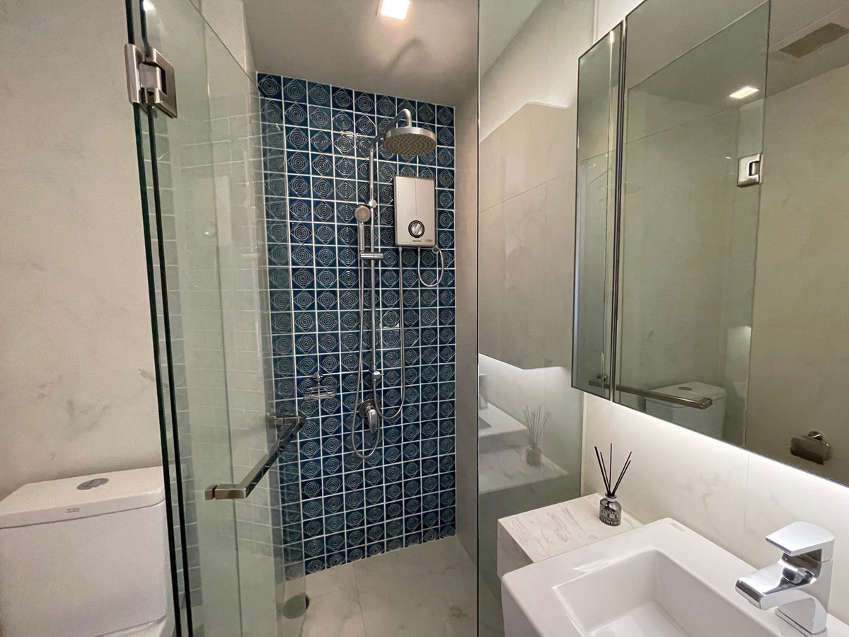 For SaleTownhomeRama3 (Riverside),Satupadit : 📢 Modern 4.5-Storey Townhome for Sale in Central Bangkok! Located just minutes from Central Rama 3 and close to the expressway – perfect for living or home office in a prime business area.